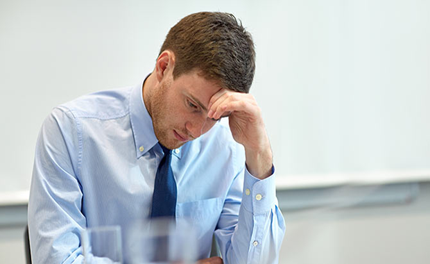 5-Lessons-Entrepreneurs-Can-Learn-From-Failure.png man in business attire looking down stressed